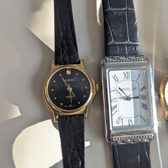 Lot of 3 Leather Watches Coldwater Creek, Helbros, Alfred Sung - Picture 10 of 11